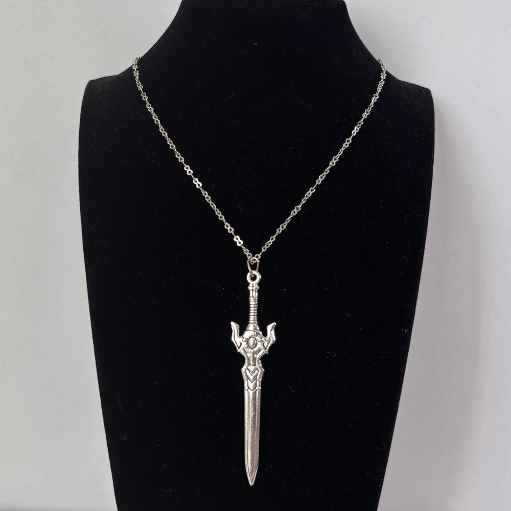 Warlord’s Greatsword Alloy Pendant Charm for Jewelry, Crafts & Cosplay NWT - Picture 3 of 3